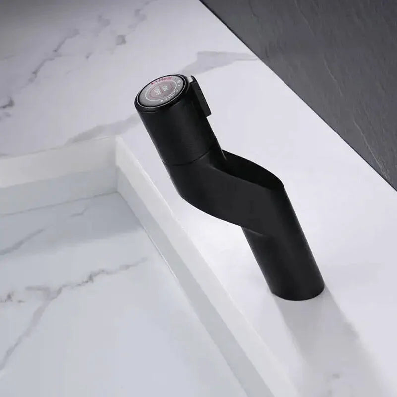 Robinet salle de bain poli compact design géométrique