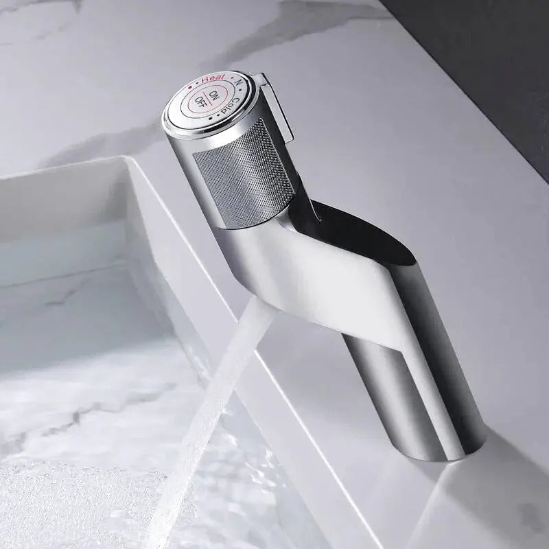 Robinet salle de bain poli compact design géométrique
