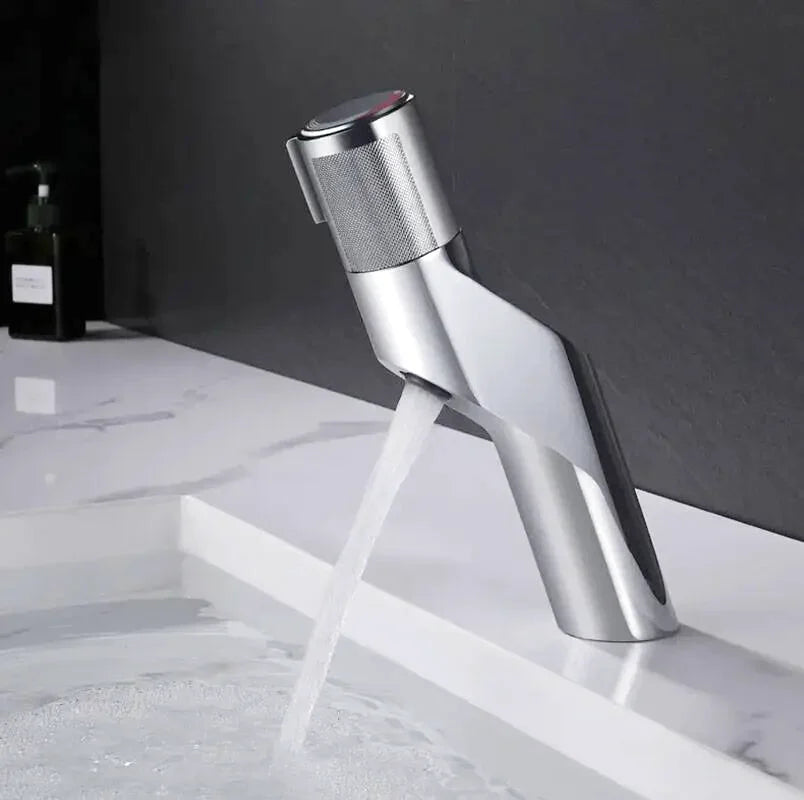 Robinet salle de bain poli compact design géométrique
