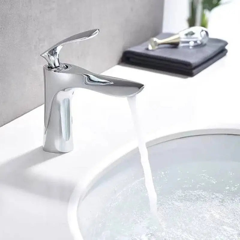 Robinet salle de bain bronze haut design sculptural