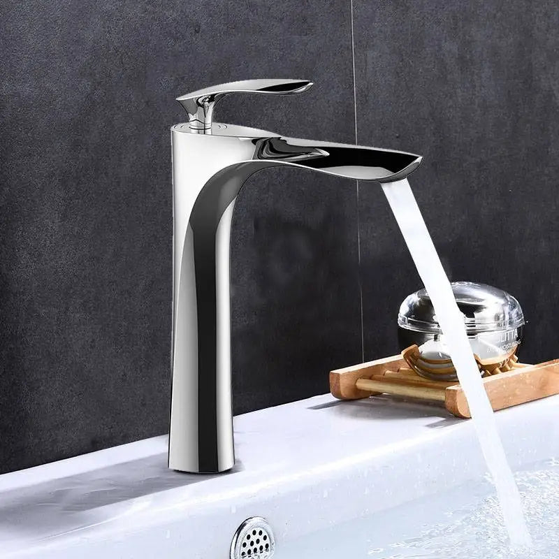 Robinet salle de bain bronze haut design sculptural