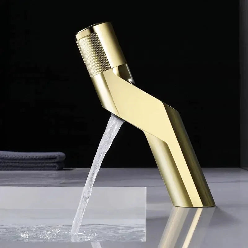 Robinet salle de bain poli compact design géométrique