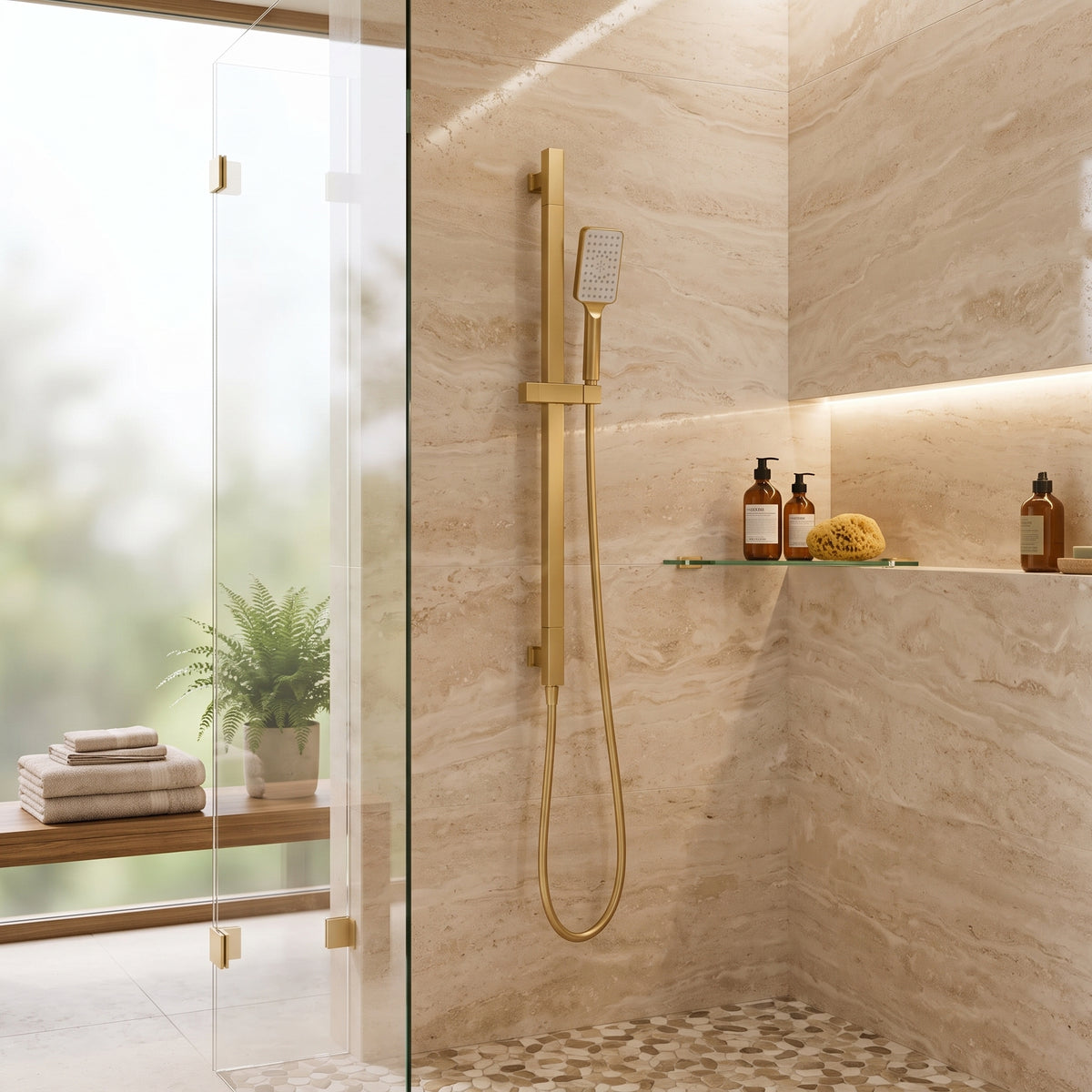 Colonne de douche réglable or brossé – mise en situation en salle de bain