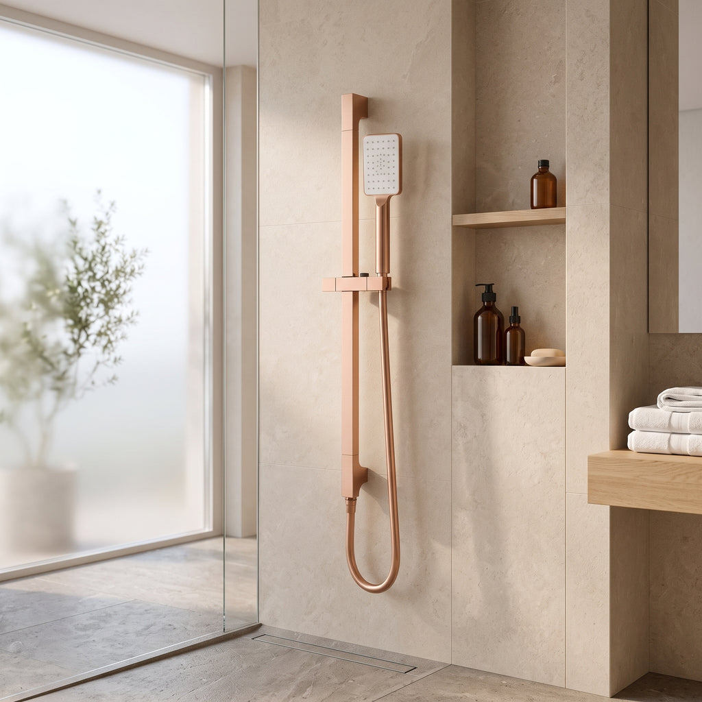 Colonne de douche réglable or rosé – mise en situation en salle de bain