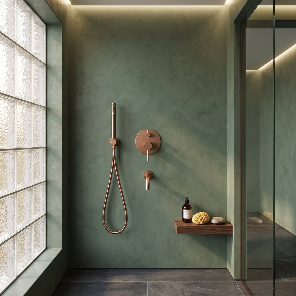 Mitigeur baignoire or rose brossé – mise en situation en salle de bain