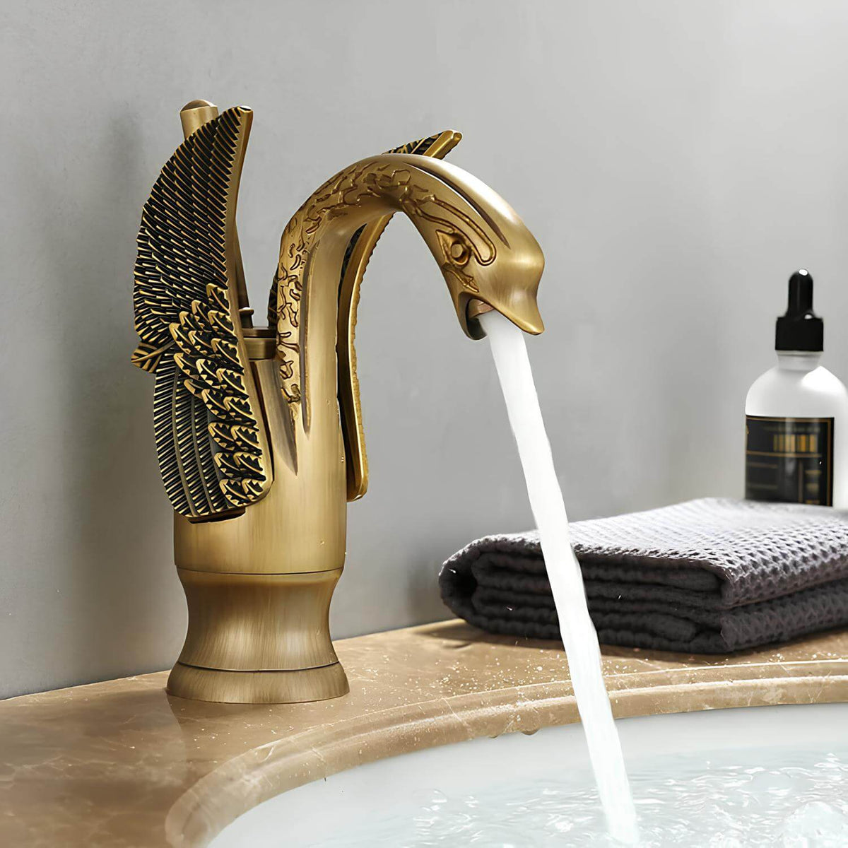 Robinet lavabo en forme de cygne – vue 5