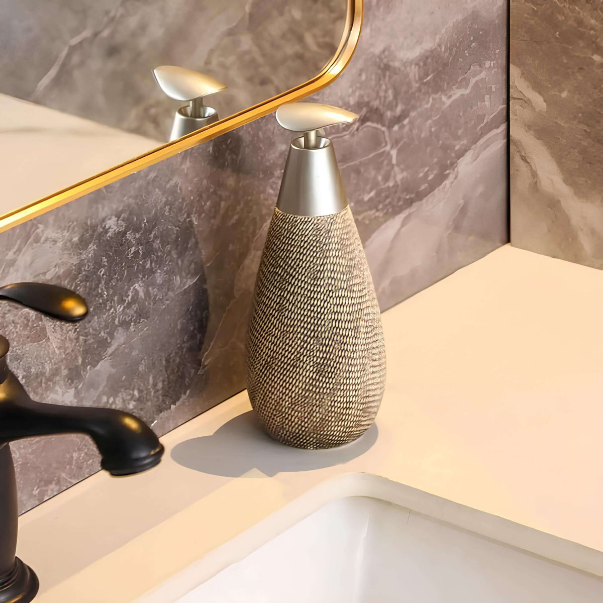 Distributeur de savon liquide en céramique avec pompe