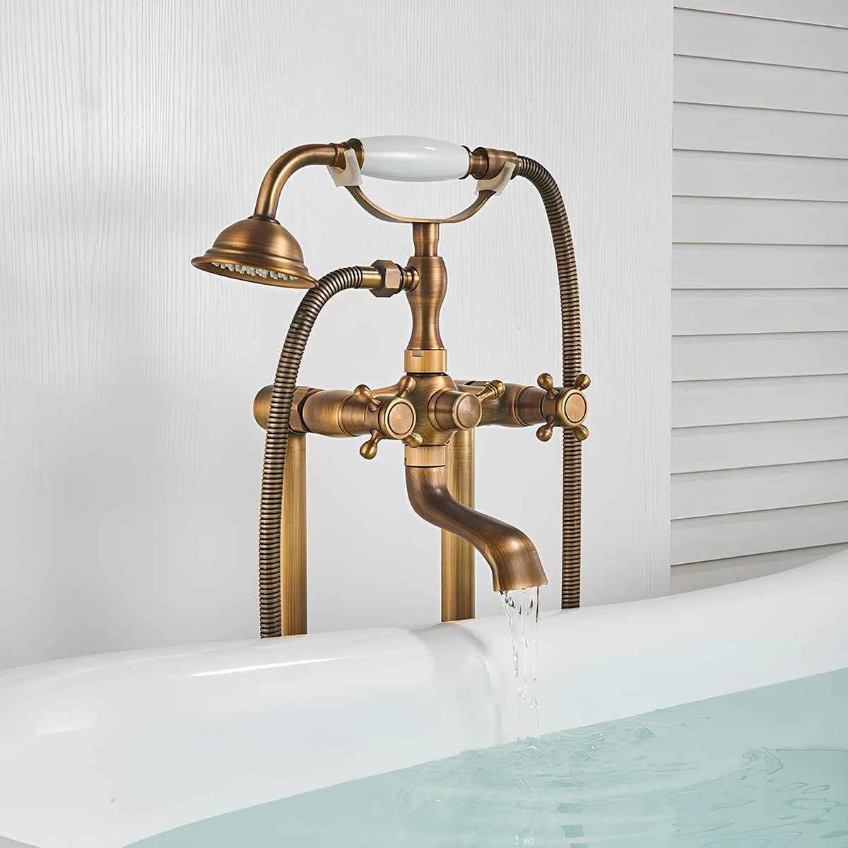 Robinet baignoire sur pied antique rétro