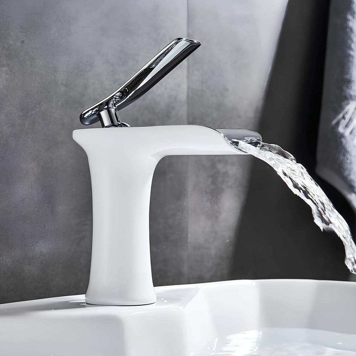 Robinet cascade lavabo laiton massif