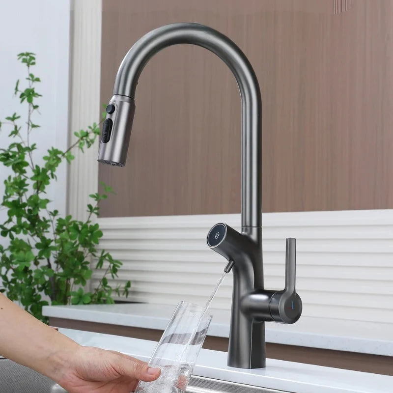 Robinet de cuisine or brossé avec écran digital de température