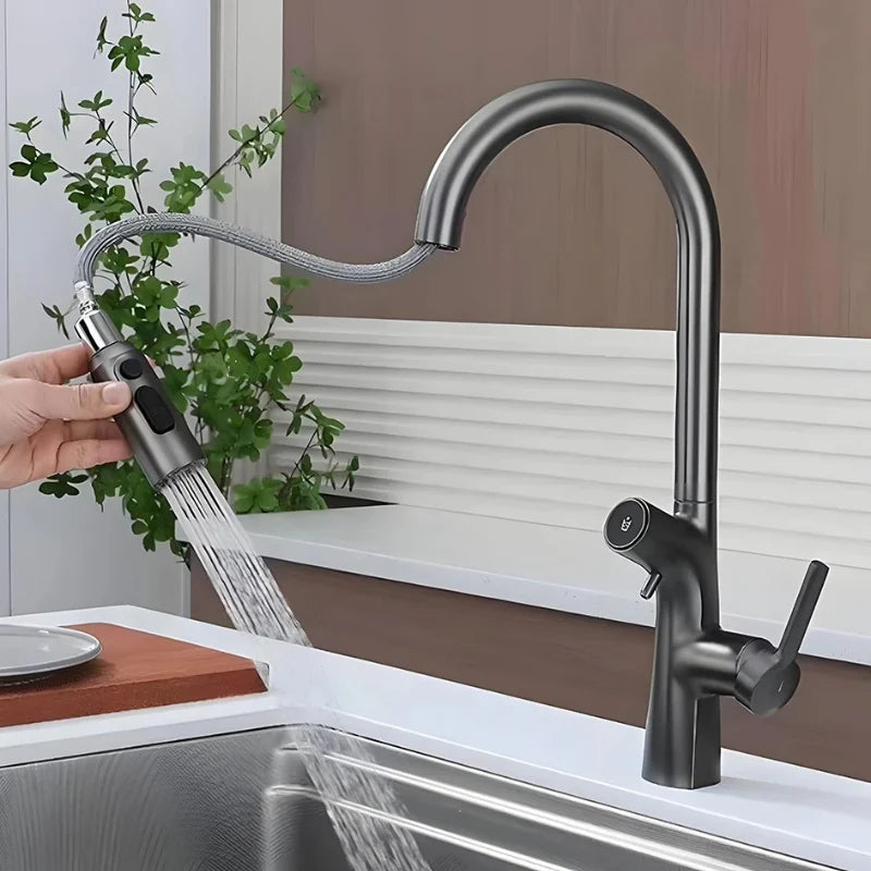 Robinet de cuisine or brossé avec écran digital de température