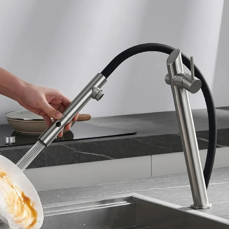 Robinet de cuisine or brossé à flexible apparent