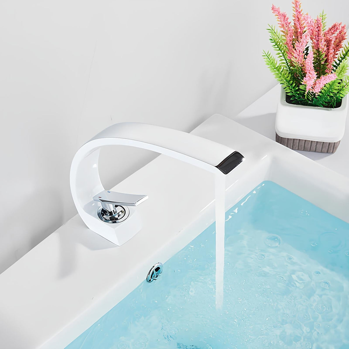 Robinet de lavabo minimaliste laiton poli