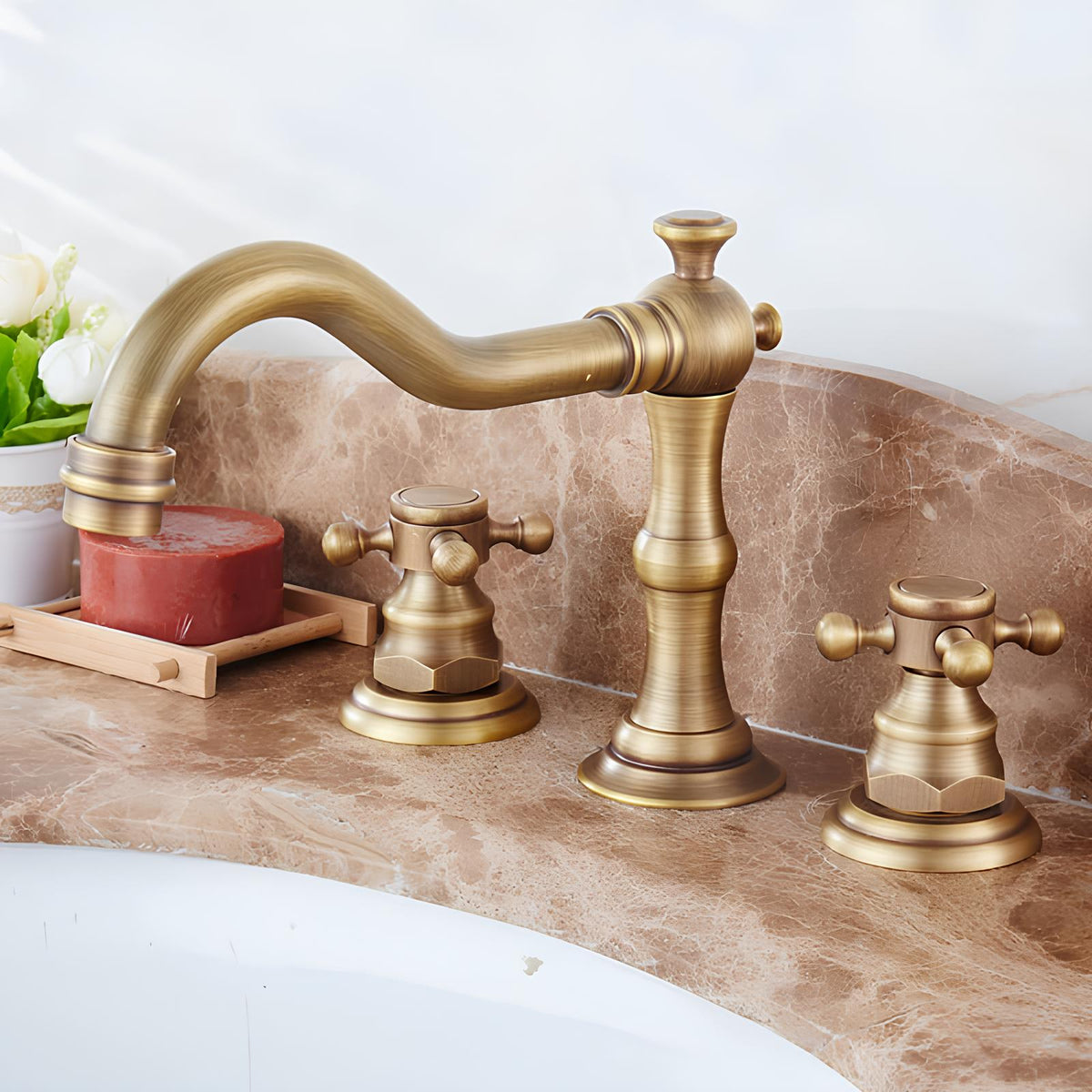 Robinet lavabo 3 trous bronze patiné vintage