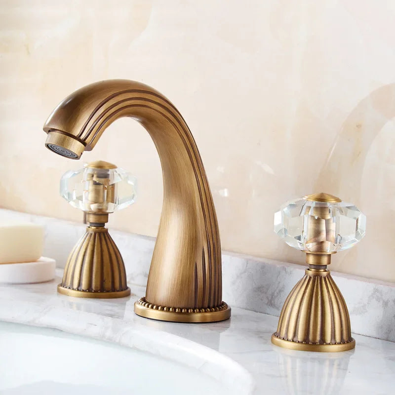 Robinet lavabo 3 trous poignées cristal