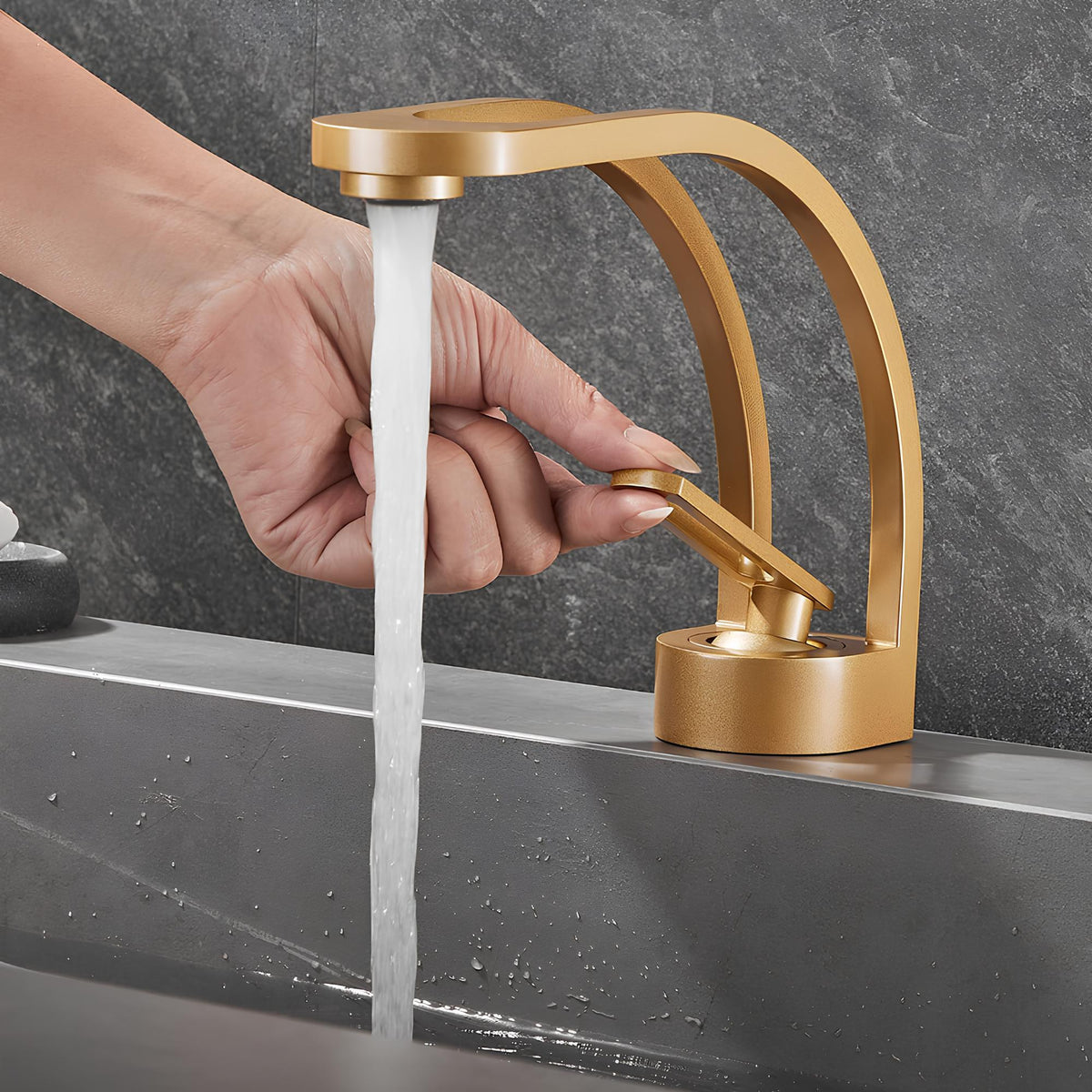 Robinet lavabo cascade laiton design arrondi
