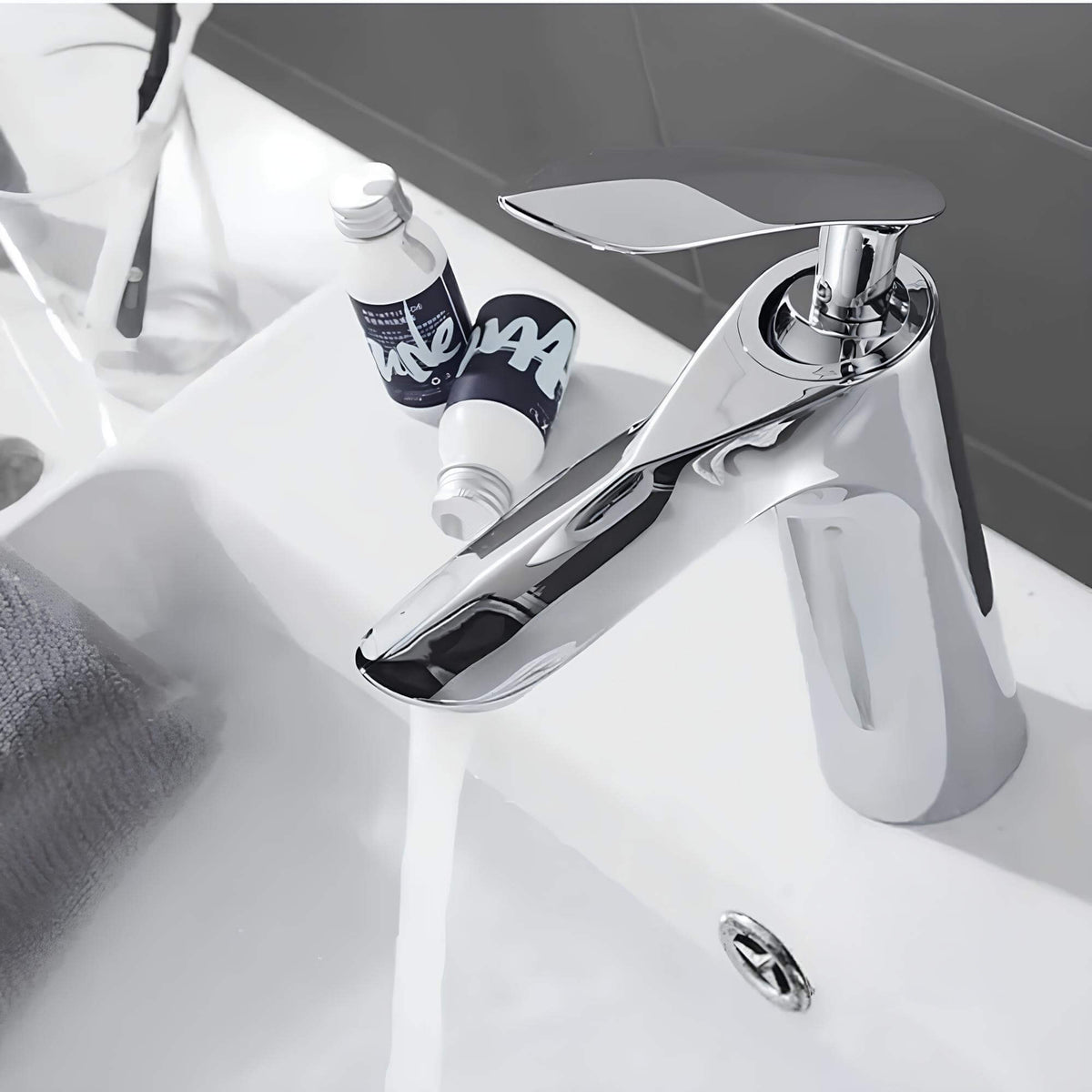 Robinet lavabo mitigeur cascade design contemporain