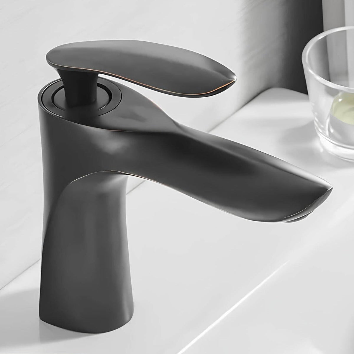 Robinet lavabo mitigeur cascade design contemporain