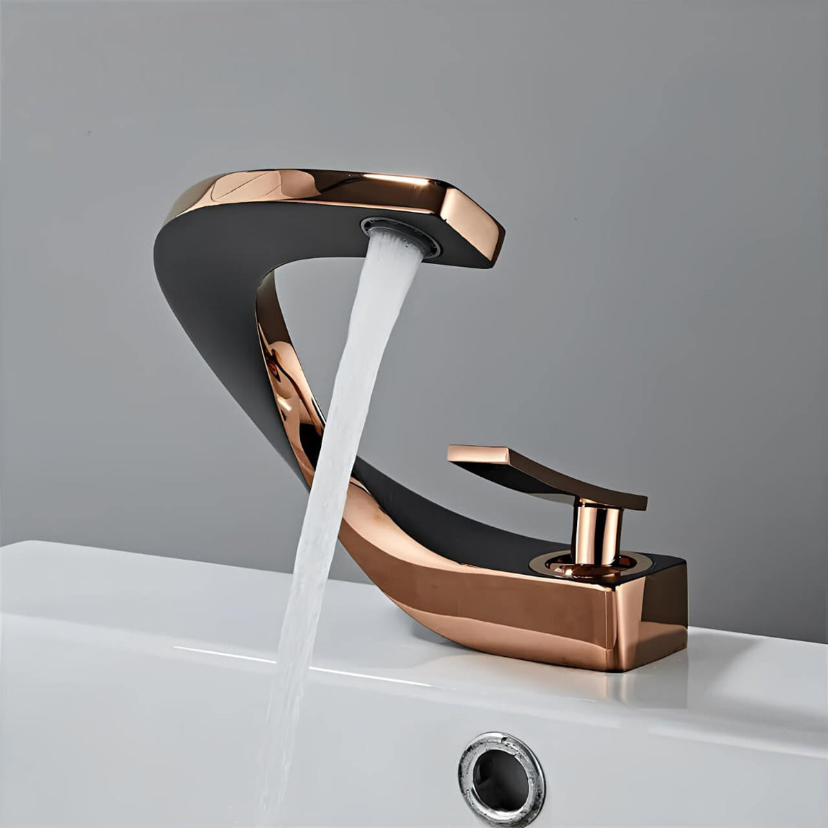Robinet lavabo or rose design contemporain