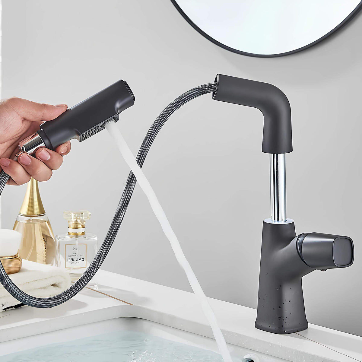 Robinet lavabo orientable avec douchette intégrée