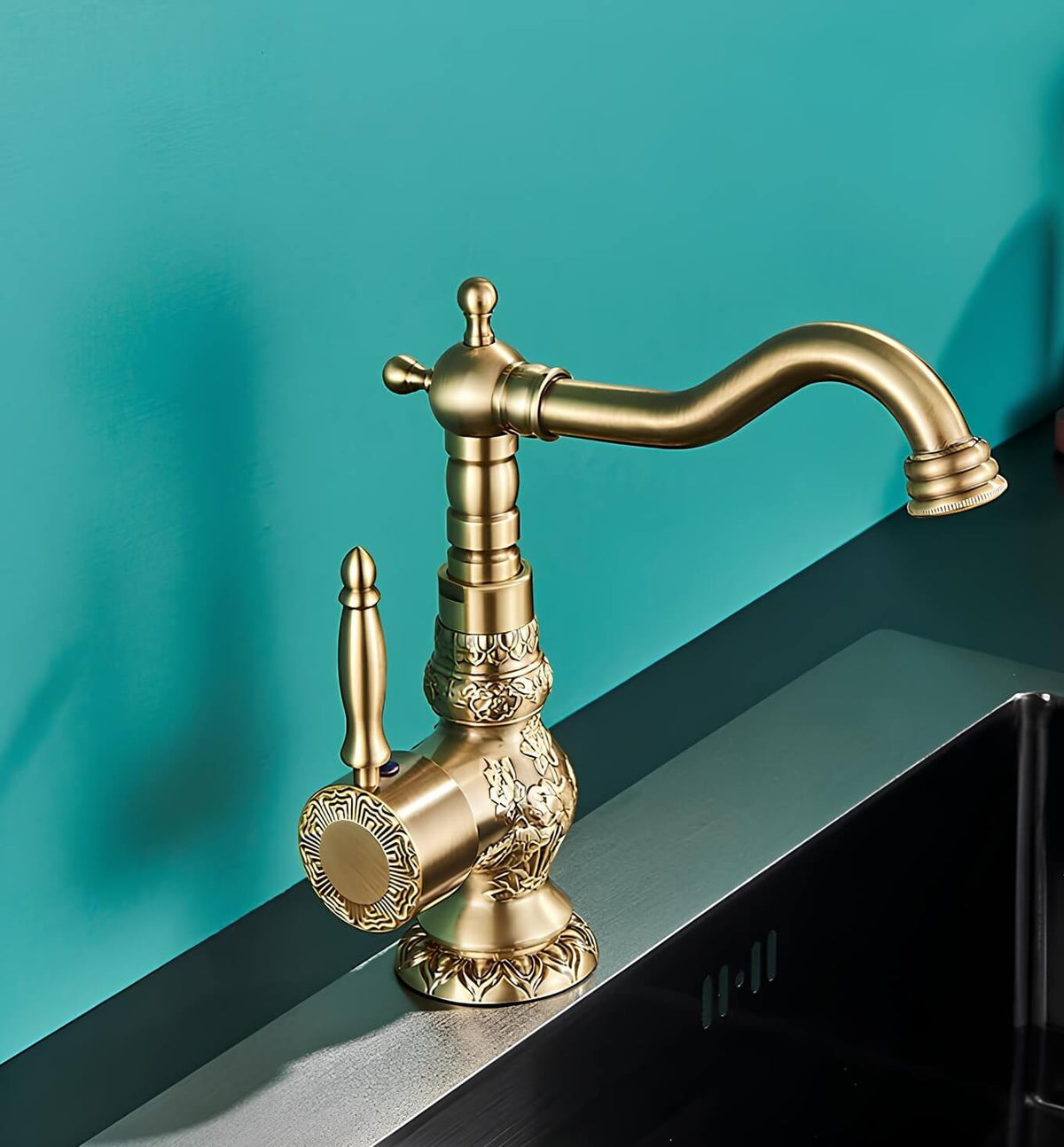 Robinet lavabo vintage laiton sculpté rotatif