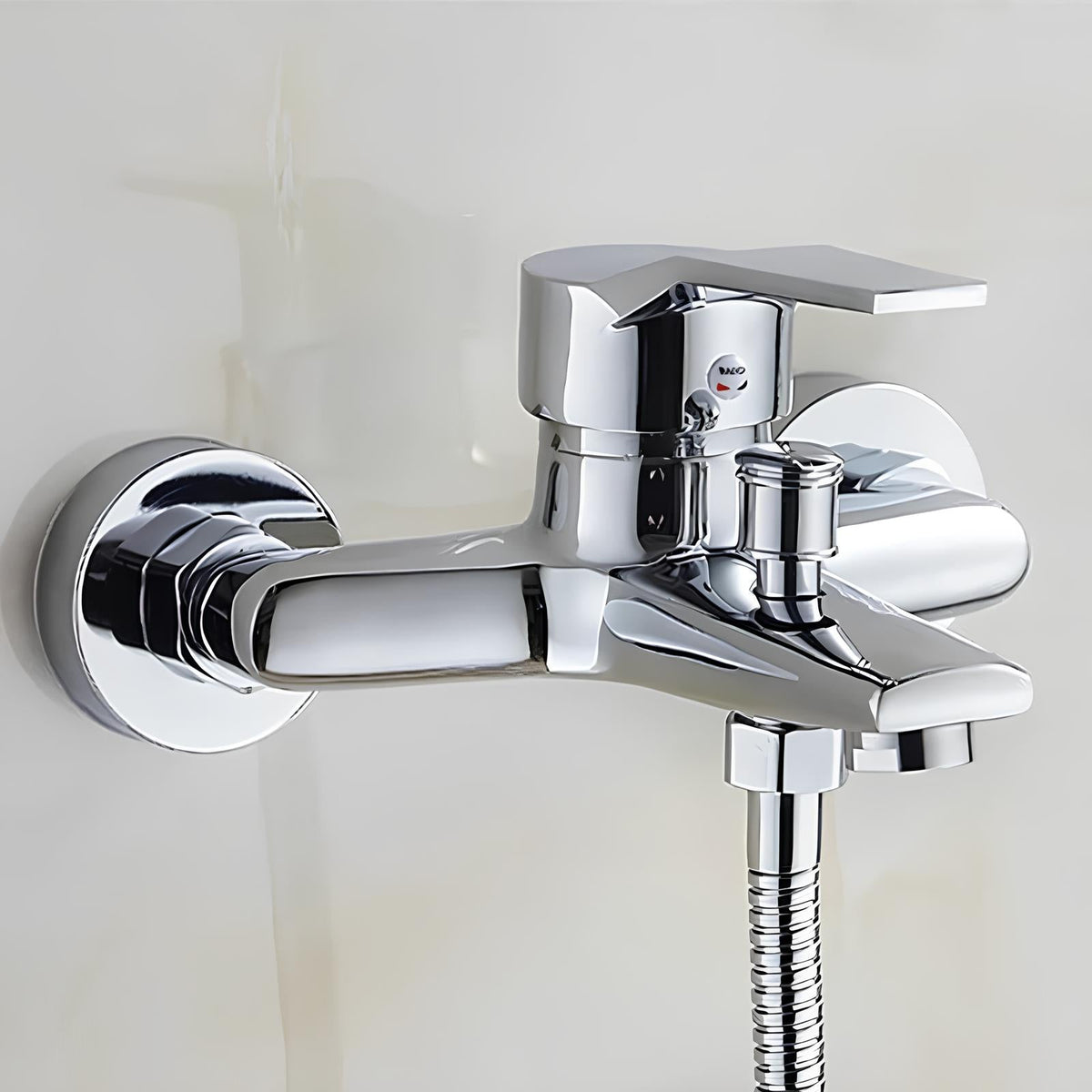 Robinet mitigeur mural bouton-poussoir chrome