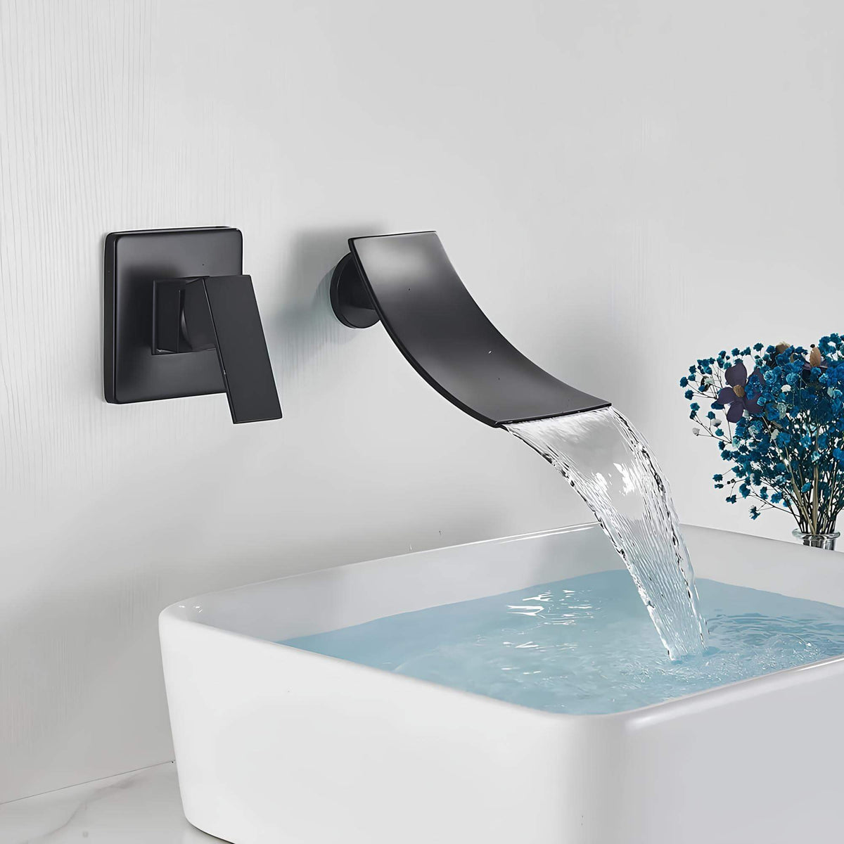 Robinet mural cascade encastré minimaliste