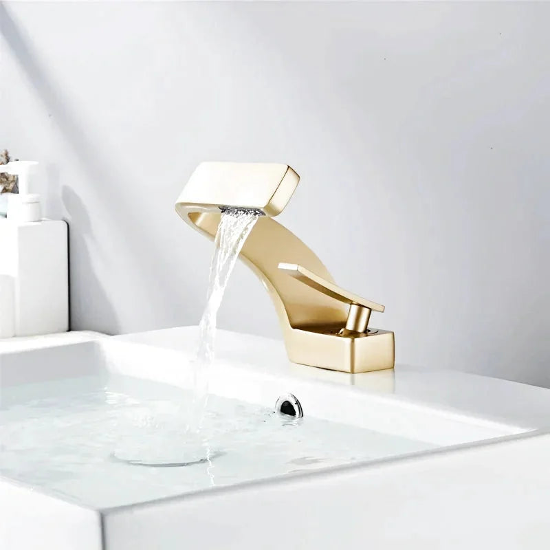 Robinet salle de bain or brossé bas profil cascade