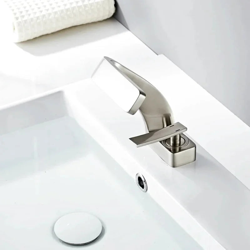 Robinet salle de bain or brossé bas profil cascade
