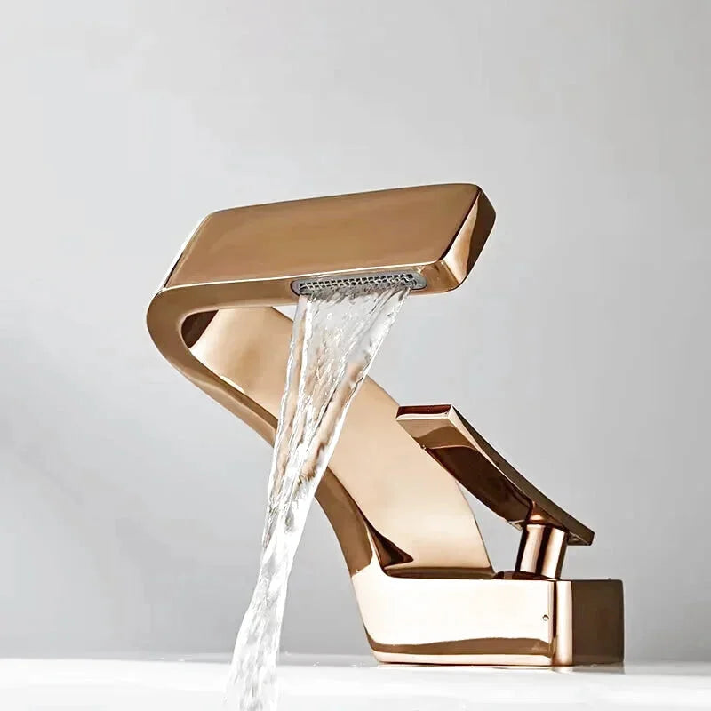 Robinet salle de bain or brossé bas profil cascade