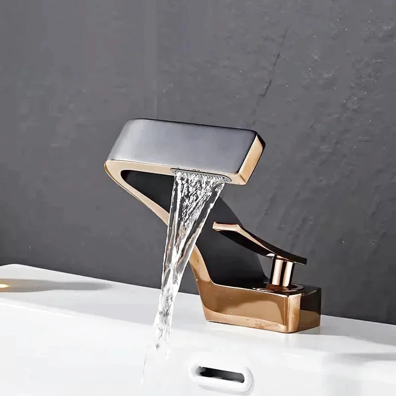 Robinet salle de bain or brossé bas profil cascade