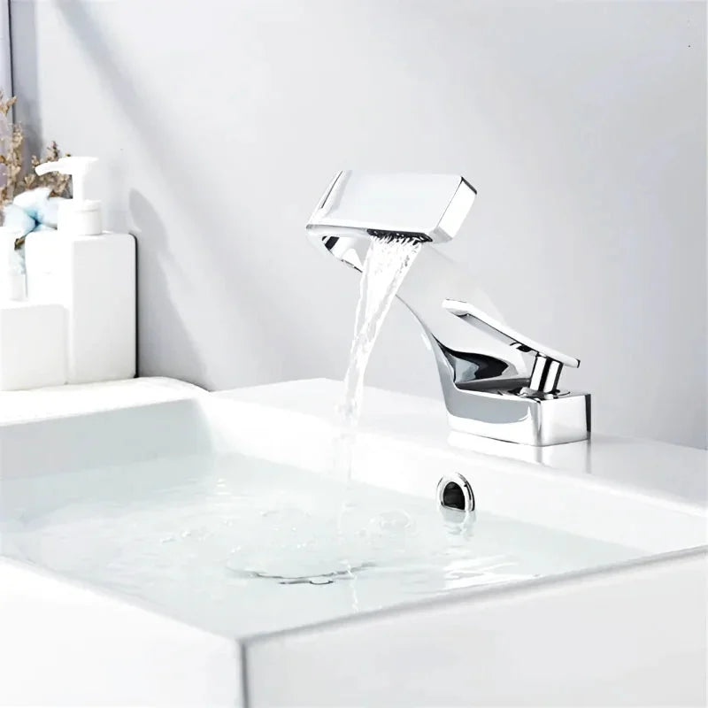 Robinet salle de bain or brossé bas profil cascade