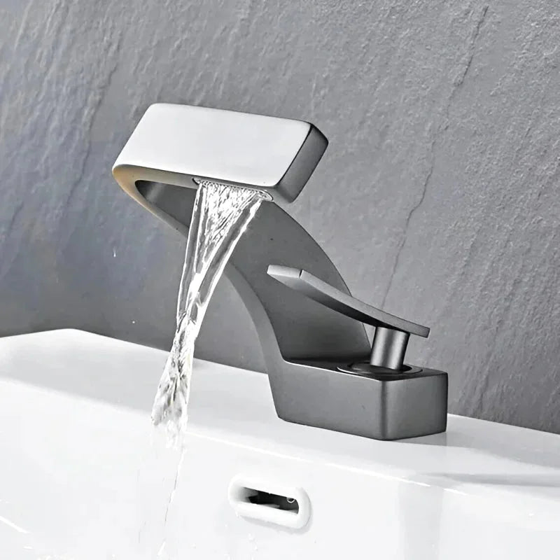 Robinet salle de bain or brossé bas profil cascade
