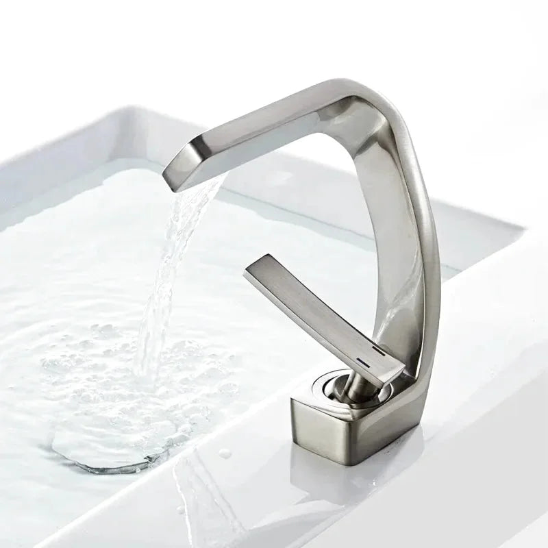 Robinet salle de bain or brossé bas profil cascade