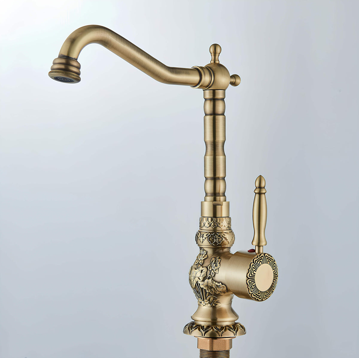 Robinet vasque antique laiton sculpté