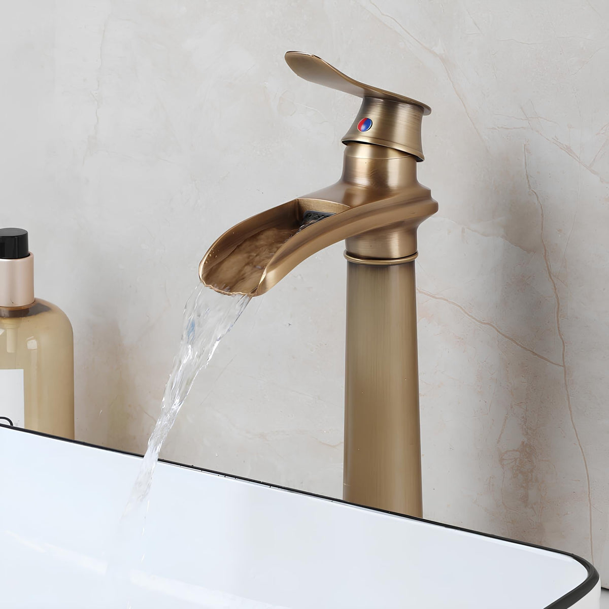 Robinet vasque cascade design contemporain
