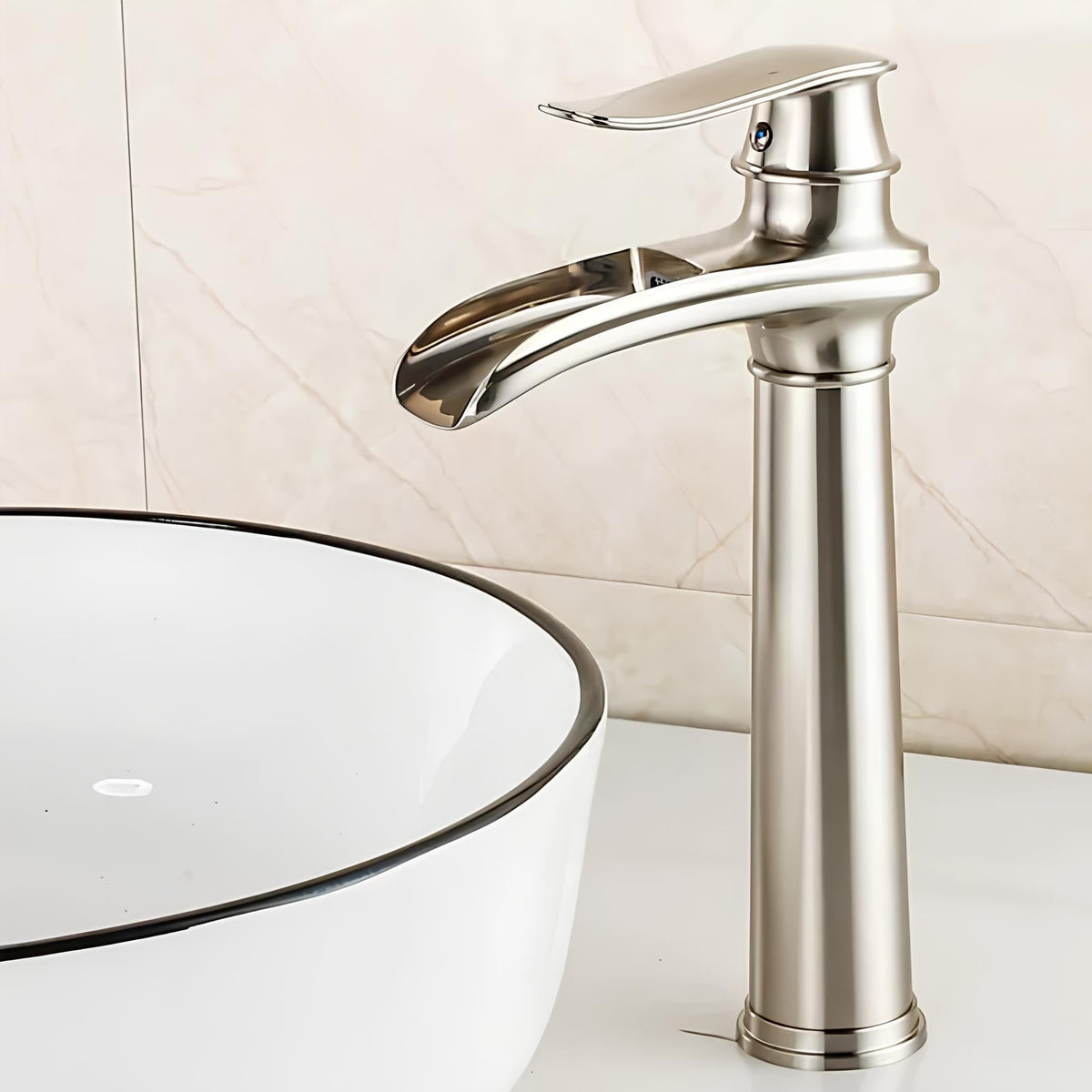 Robinet vasque cascade design contemporain