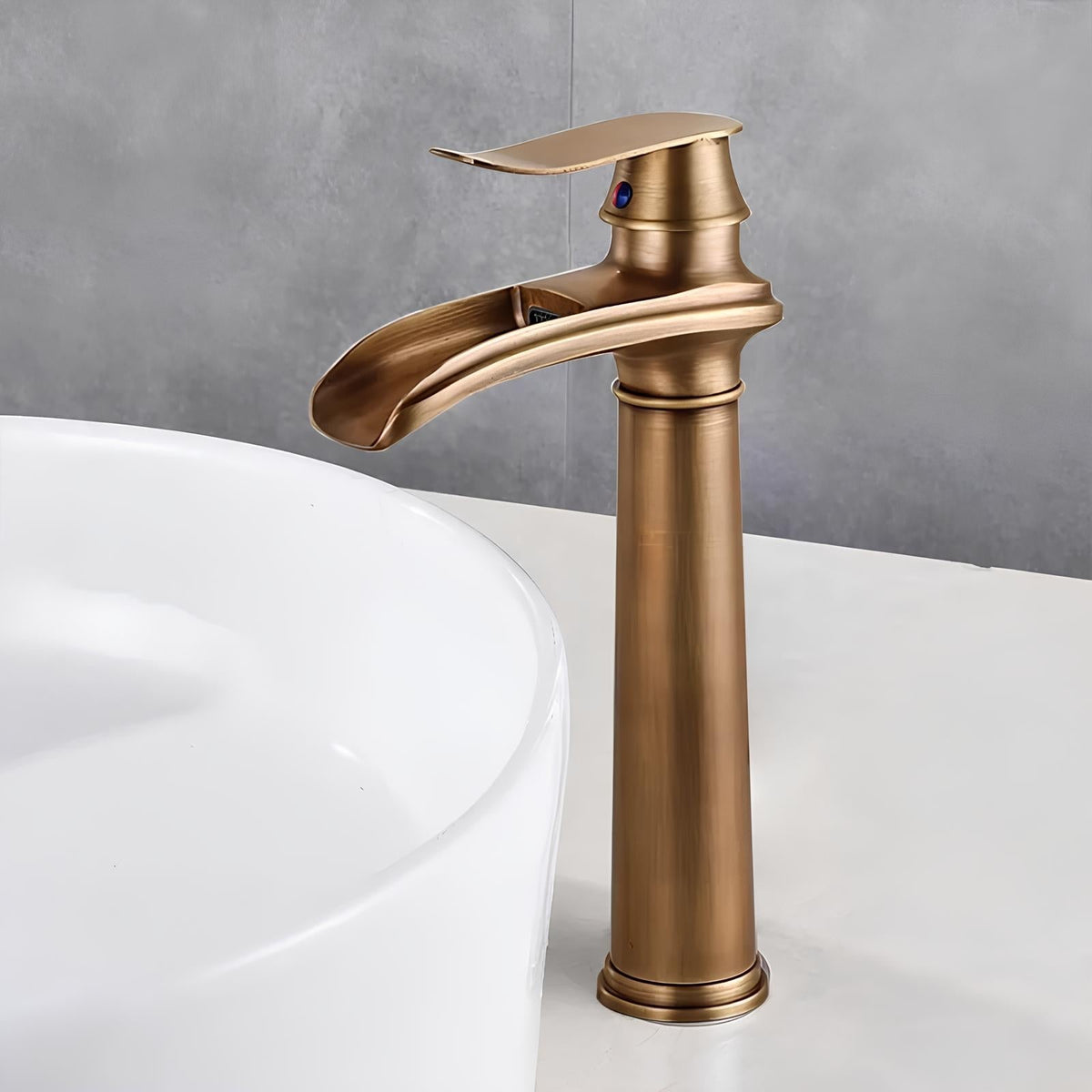 Robinet vasque cascade design contemporain