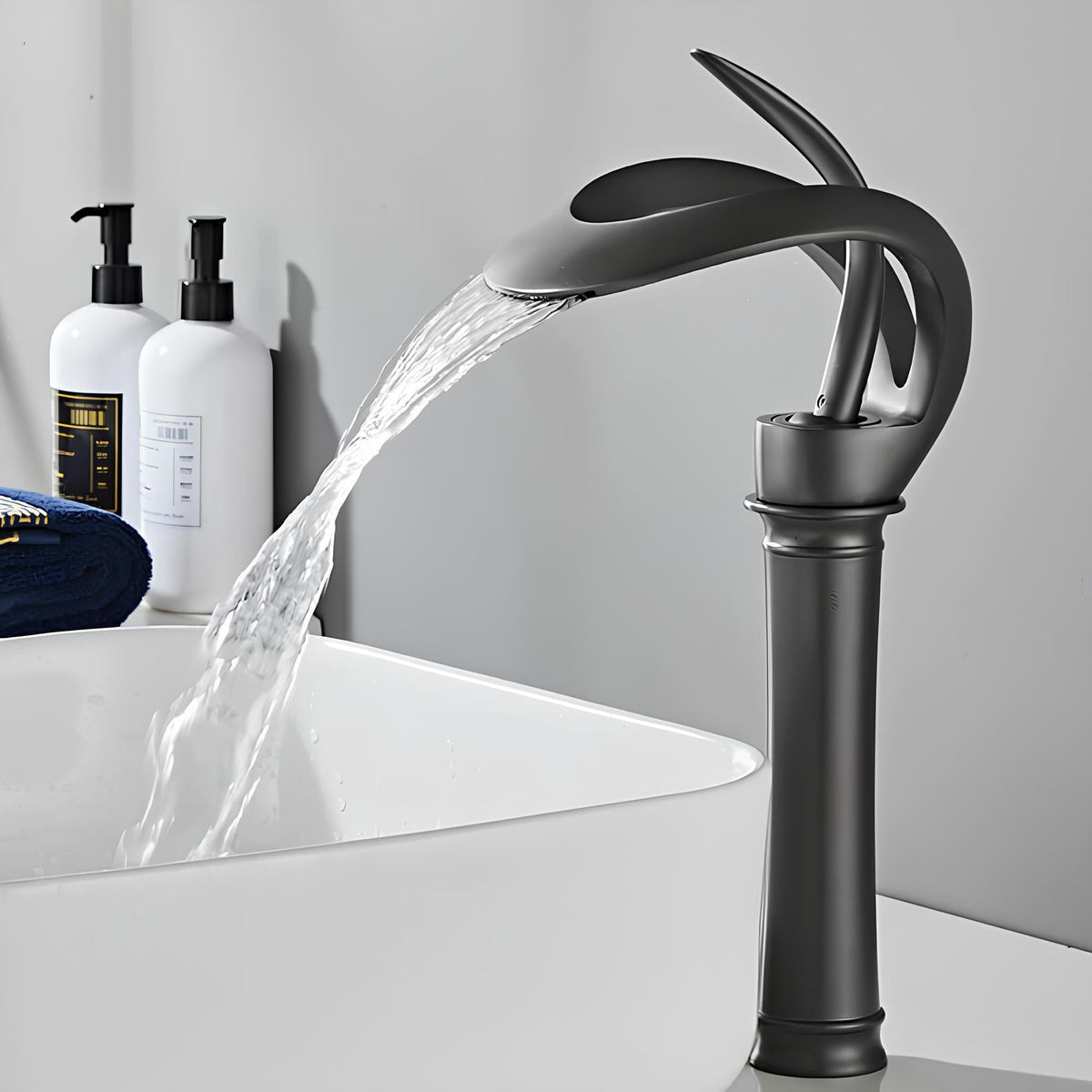 Robinet vasque cascade laiton design moderne