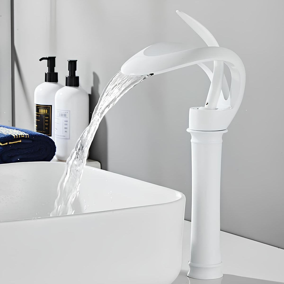 Robinet vasque cascade laiton design moderne