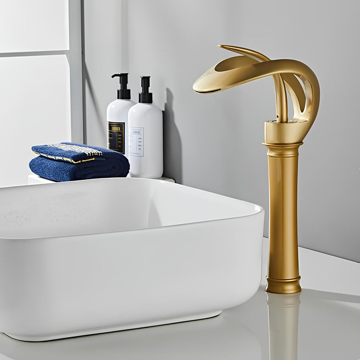 Robinet vasque cascade laiton design moderne
